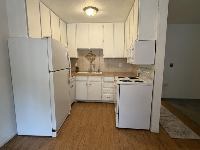 Photo - 1209 W Plum St