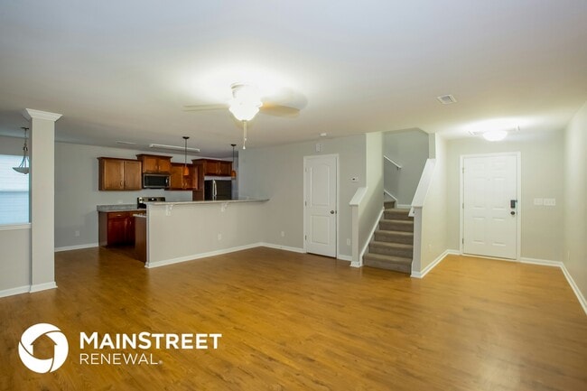 Photo - 1047 Manston Pl SW