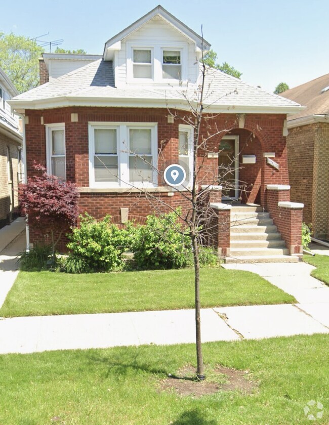 Building Photo - 3047-2 N Lowell Ave Unit Attic Rental