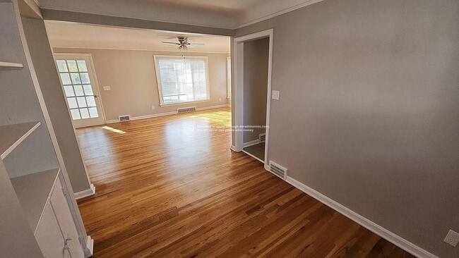 Photo - 3965 Warrendale Rd