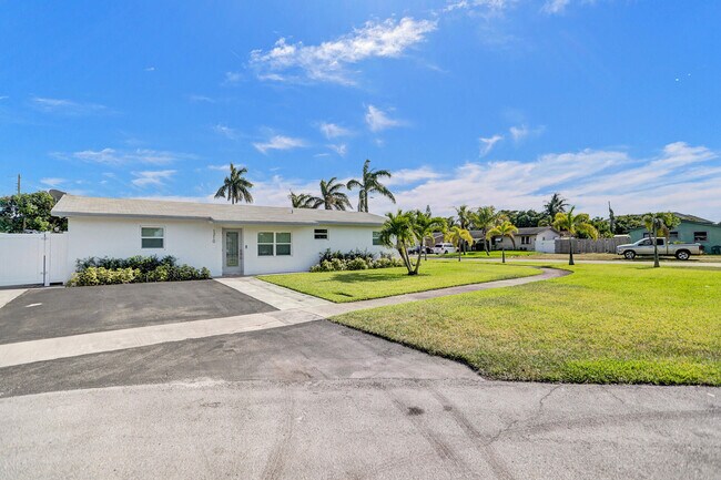 Building Photo - 1210 SW 10th Terrace Rental