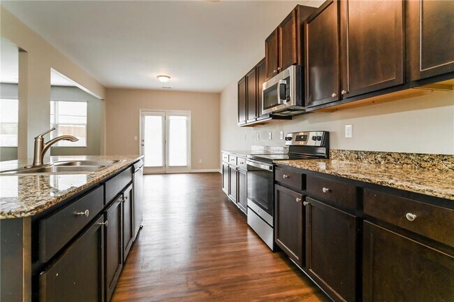 Photo - 613 Yazzie Pl House