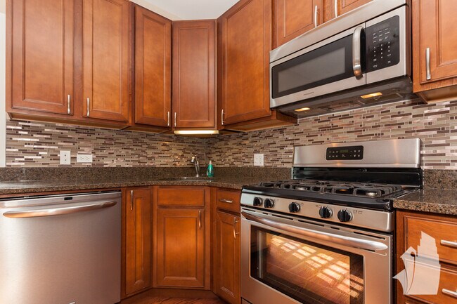 Photo - 815 W Newport Ave Unit 1R
