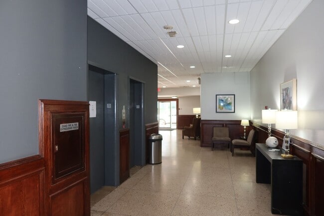Photo - Downtown Studio / Home Office / All Bills ...