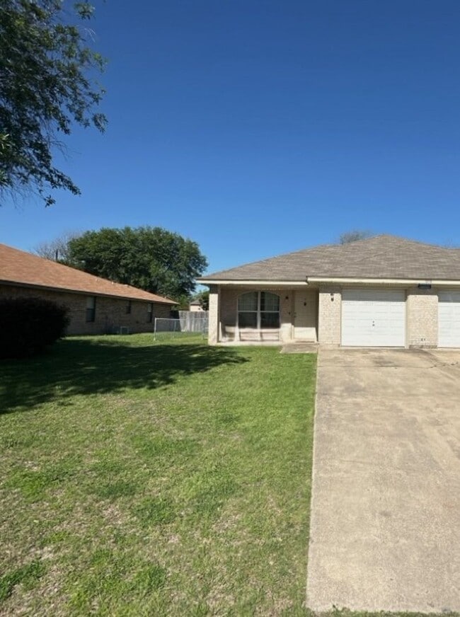 Building Photo - 904 Crymes Ln Unit A Rental