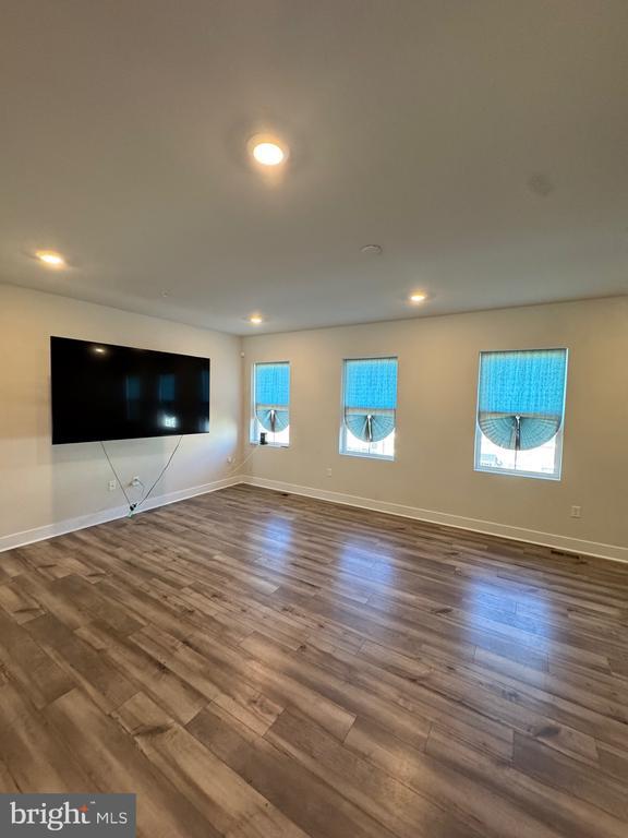 Photo - 4151 Skipton Pl