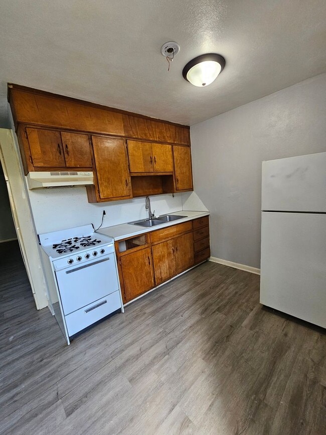 Building Photo - Hall Street Unit #3