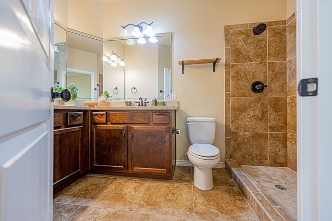 Main suite bathroom, downstairs
