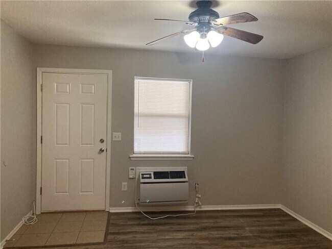 Photo - 203 S Baggett St Unidad 5