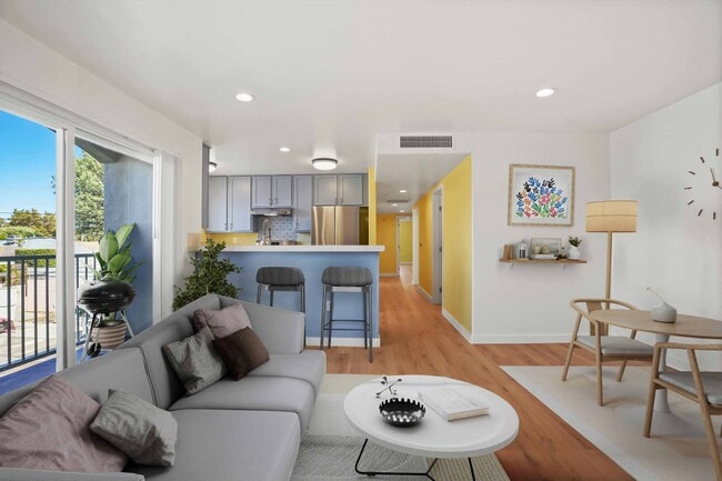 Building Photo - 3 Bedroom 2 Bath Apartment Unit D