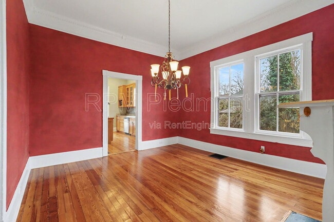 Photo - 409 Oakdale Rd NE