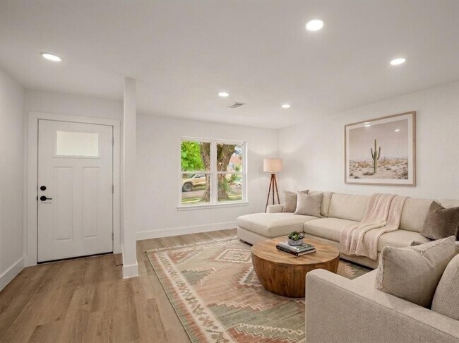 Photo - 9006 Lodge Ct