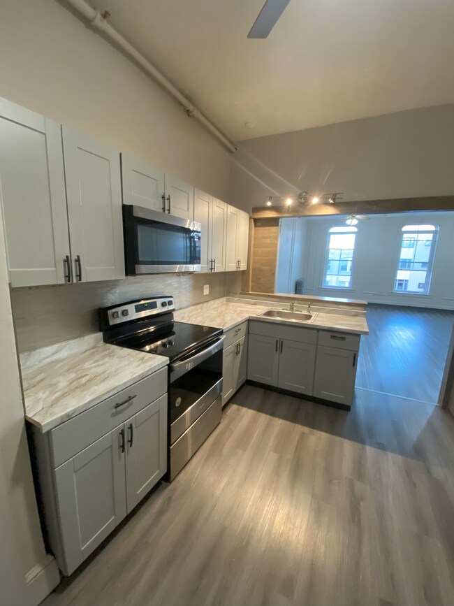 Kitchen - 177 Main St Unidad #308