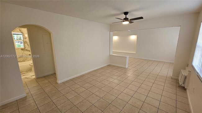 Photo - 6118 Plunkett St