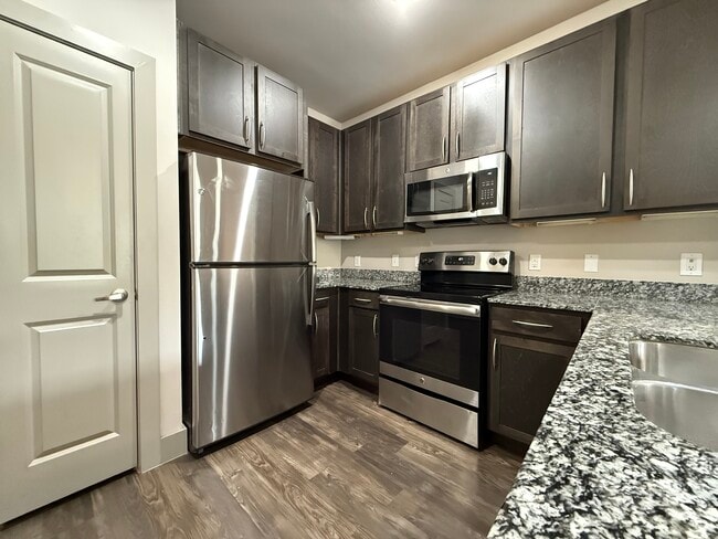 Photo - 1102 Treeta Trl