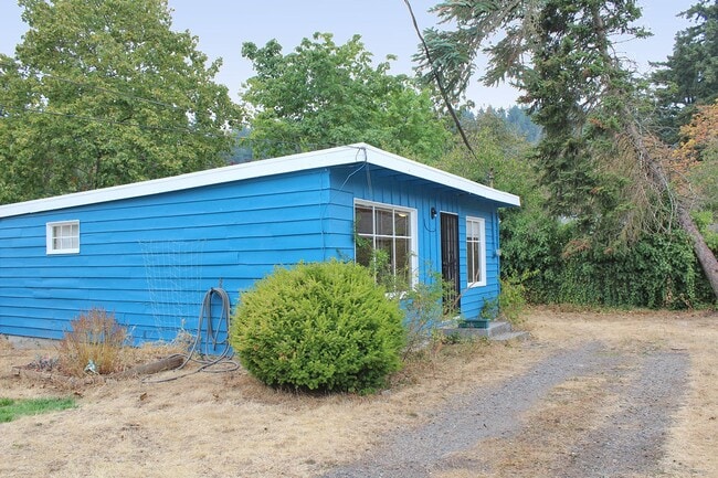 Building Photo - 10605 SE Bush St