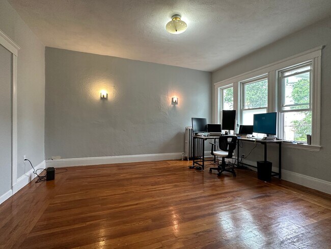 Photo - 9 Kenilworth St Unit 3 Beds 1 Bath Apartment