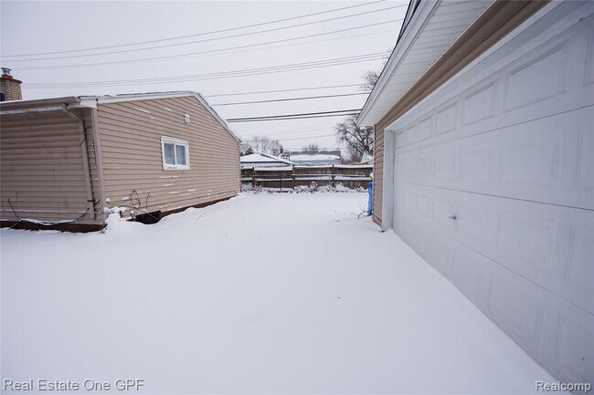 Photo - 14960 Alberta Ave