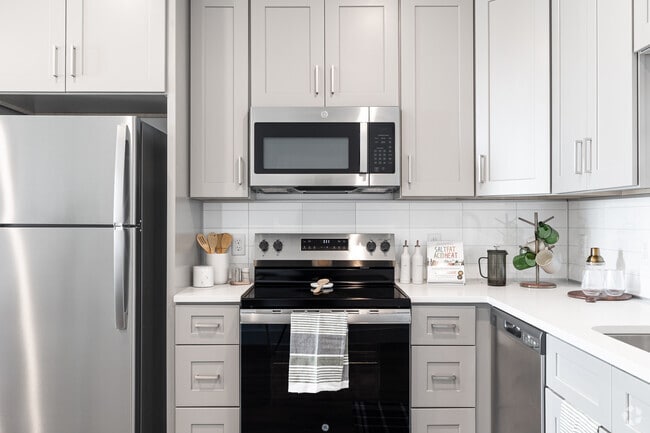 1BR, 1BA - 598SF - Kitchen