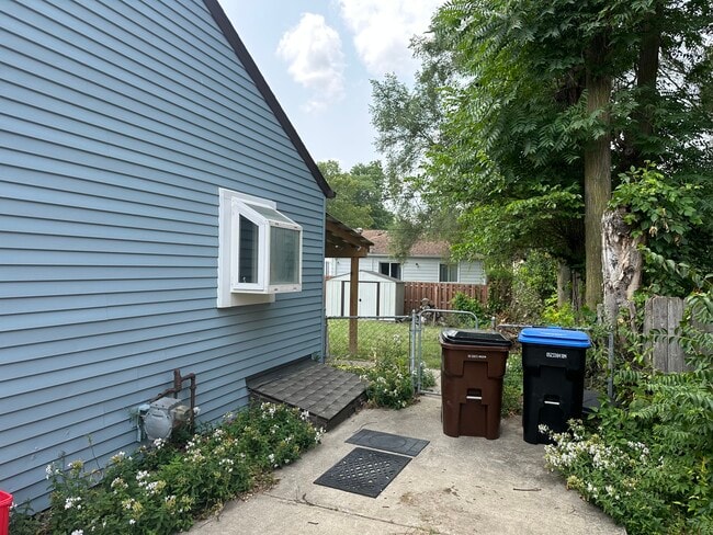 Photo - 321 W Ainsworth St
