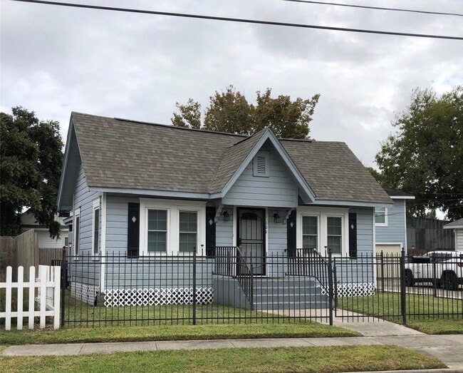 Building Photo - 106 N Eastwood St