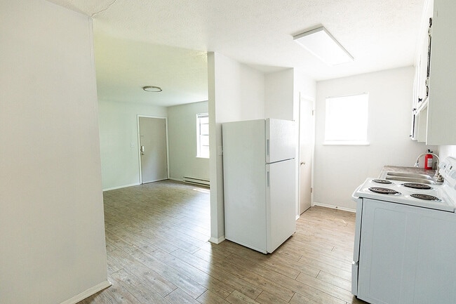 Living Room and Kitchen - Vista West I (Westgate)