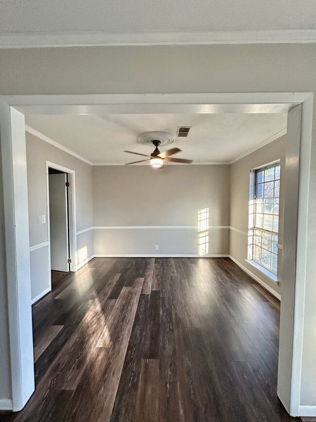 Photo - 1825 Edwardian Way