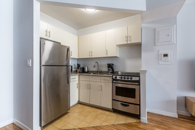 Building Photo - 417 E 83rd St Rental