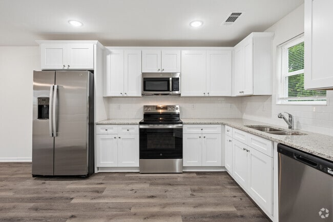 2BR, 2.5BA - 1,022SF - Kitchen - Villages at Ram