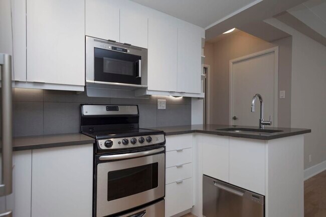 Building Photo - 3455 Rue Aylmer Unit 909
