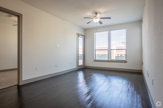 2 BR, 2 BA 1093 SF