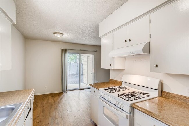 Photo - 818 Sahara Ave