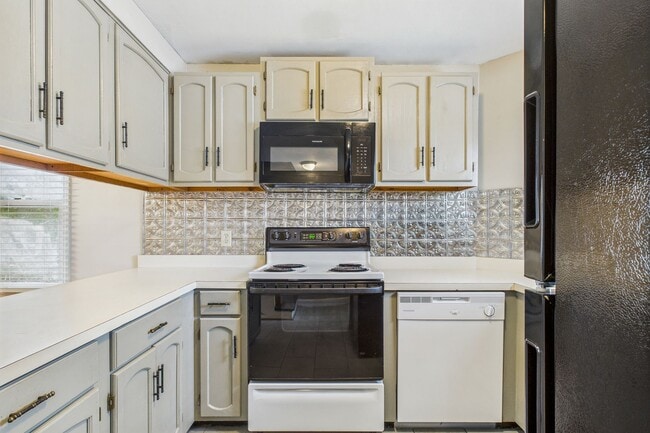 Photo - UNCG Area – Chancellors Court Townhomes. W...