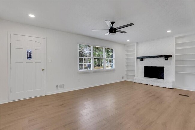 Photo - 2928 Dover Dr NW