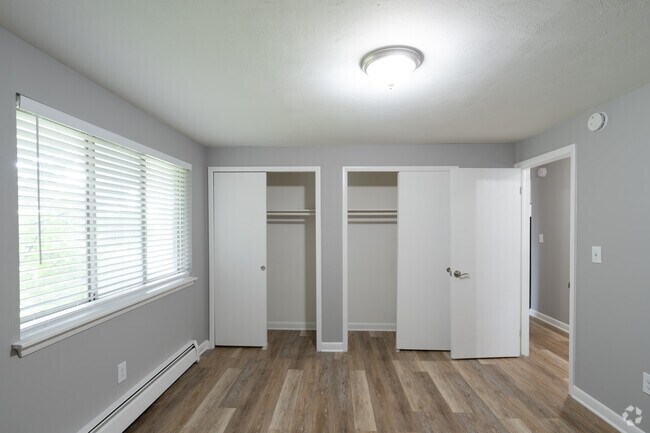 2 habitaciones, 1 baño - 758 pies cuadrados - Dormitorio principal - Washington Square Apartments