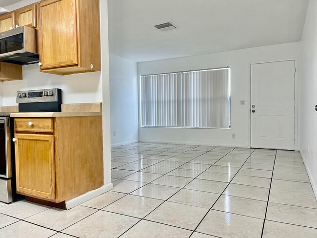 Photo - 395 Schoolhouse Ln