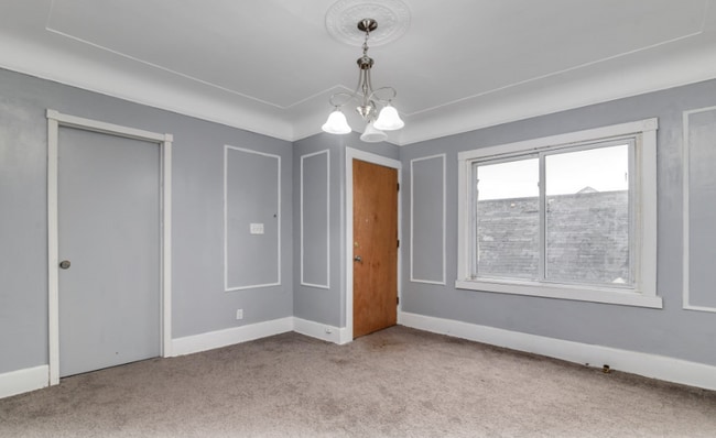 10002 Manor