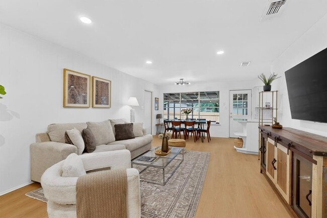 Photo - 9807 Dallum Dr