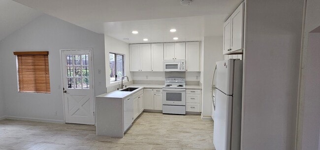 Building Photo - 3bed/2bth Single Level