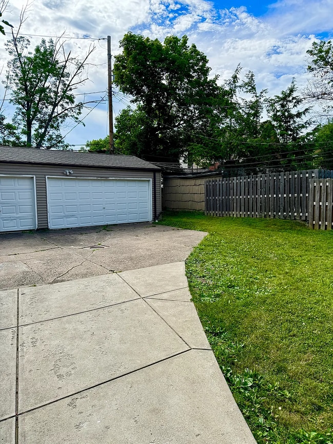 Photo - 3682 Glencairn Road