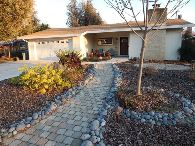 Building Photo - Beautifully remodeled East Davis home available August 5!