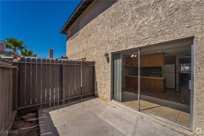 Building Photo - 5278 S Maryland Pkwy Unit C Rental