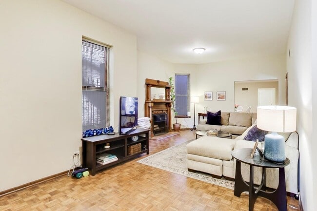 Photo - 922 W Fullerton Ave Unit 1