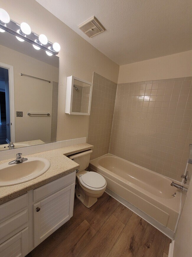 Photo - 1085 Broadway St Unit #11