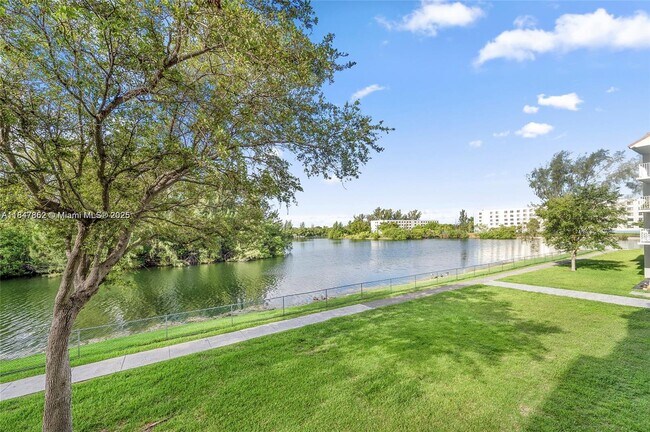 Building Photo - 8240 SW 210th St Unit 106 Rental