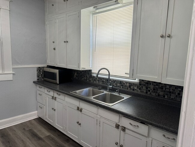 Photo - 3015 Edmond St