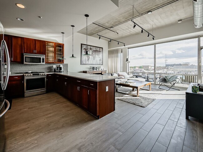 Photo - AVAILABLE NOW! Modern and Upscale 2-Bed Condo in Downtown Royal Oak