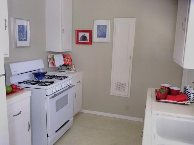 Building Photo - 3010 W Martin Luther King Jr Blvd Unit 3