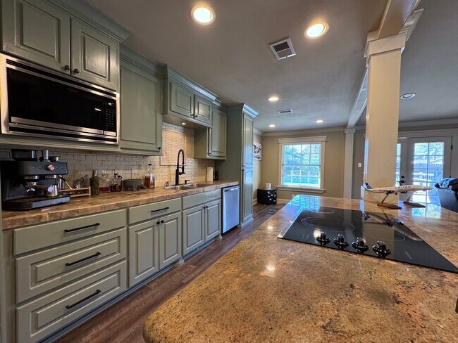 Photo - 114 Elmwood St