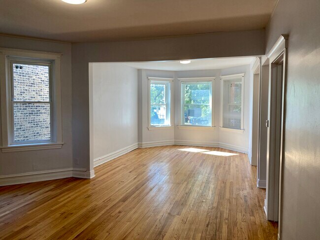 Living Room - 2058 W Hutchinson St Unit 1